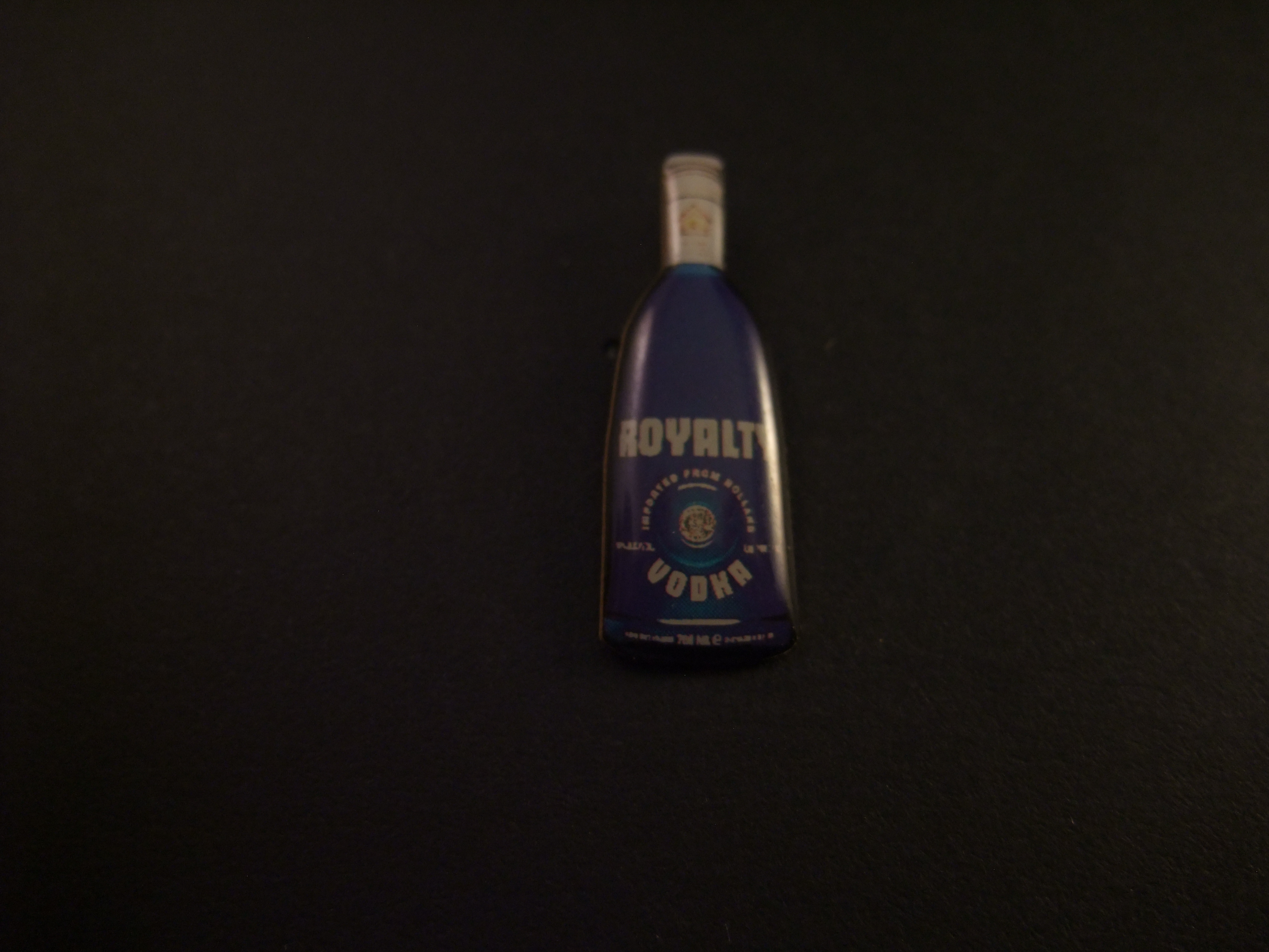 Royalty Vodka ( geproduceerd door Hooghoudt, Nederlandse distilleerderij)